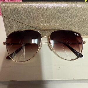 QUAY SUNGLASSES- Gold frames, brown lenses